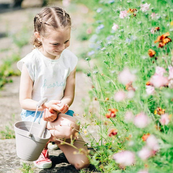 Bigjigs Toys Eco Spade for Kids (Stone Grey) - 20.5cm Wheat Fibre Toy Spade, Quality Sand Toys, Holiday Toys for Toddlers, Sand Shovels