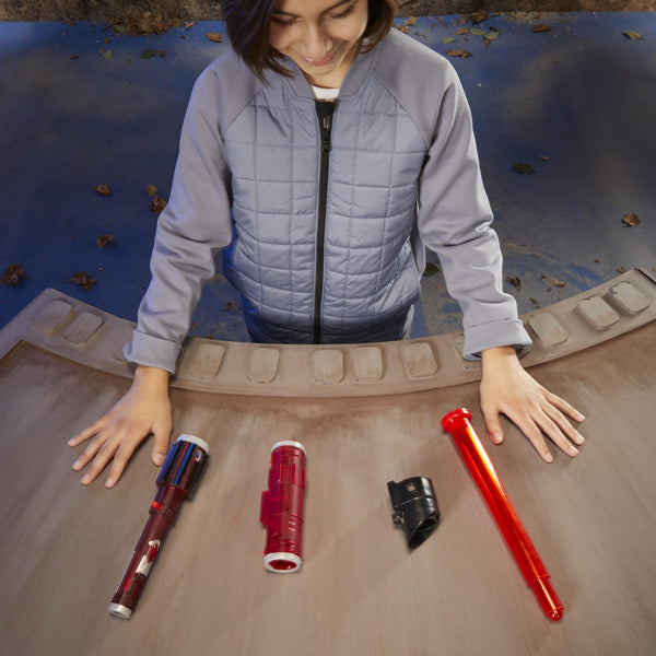 STAR WARS Lightsaber Forge Kyber Core, Officially Licensed Green Customizable Electronic Lightsaber, Roleplay Toys, Halloween Costumes & Accessories for Boys & Girls