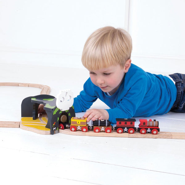 Bigjigs Rail Skull Cave & Tunnel - Wooden Train Set Accessories, Tunnels for Trains & Railway Sets, Classic Kids Toys, Compatible with Other Major Wood Rail Brands, for 3+ Year Olds