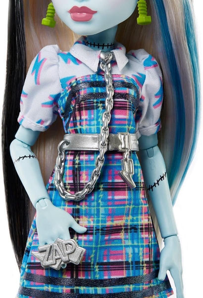 Monster High Frankie Stein Day Out Doll with Accessories, Articulated Poseable Fashion Doll, Frankenstein-Inspired Outfit & Themed Accessories, Ages 4+, HKY73