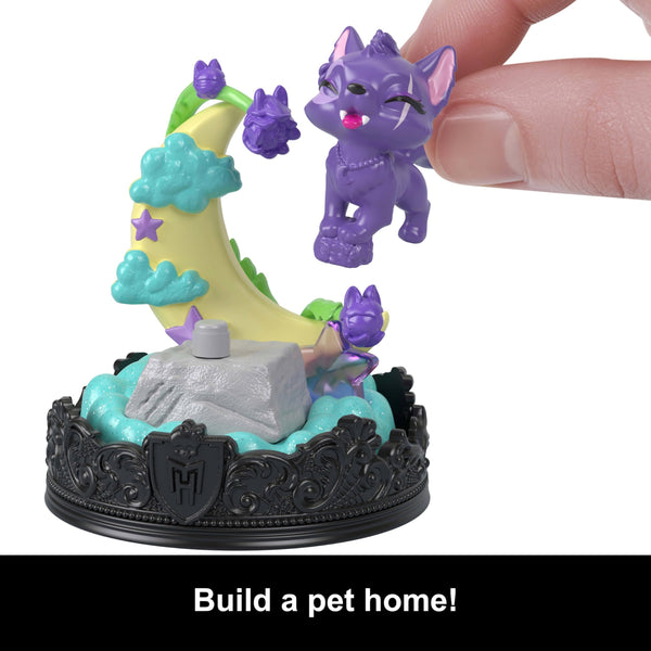 Monster High Pet Keychain with Animal Figures, 1 Bell Jar with Snap and Play Themed Accessories, Buildable Terrariums for On-the-Go Display