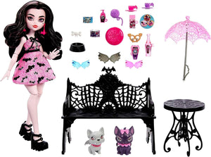 Mattel Monster High® Draculaura® Bite in The Park™ Doll and Playset, Medium