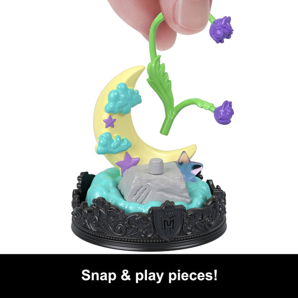 Monster High Pet Keychain with Animal Figures, 1 Bell Jar with Snap and Play Themed Accessories, Buildable Terrariums for On-the-Go Display