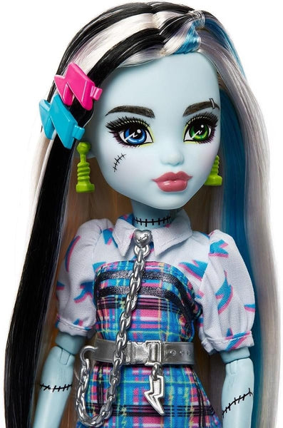 Monster High Frankie Stein Day Out Doll with Accessories, Articulated Poseable Fashion Doll, Frankenstein-Inspired Outfit & Themed Accessories, Ages 4+, HKY73