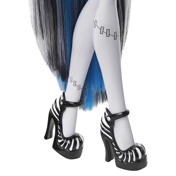 Monster High Doll, Frankie Stein in Black and White, Reel Drama Collector Doll, Doll-Size and Life-Size Posters, Horror Flick Theme, Toys and Gifts (HKN29)