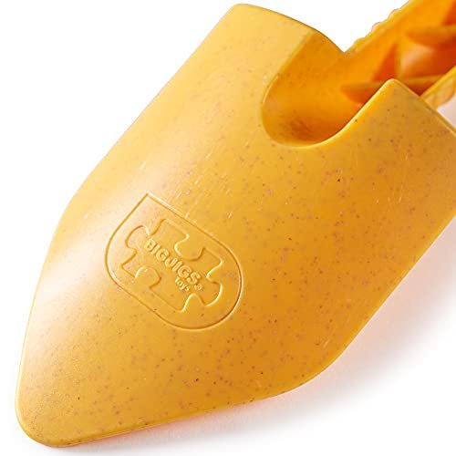 Bigjigs Toys Eco Spade for Kids (Honey Yellow) - 20.5cm Wheat Fibre Toy Spade, Quality Sand Toys, Holiday Toys for Toddlers, Sand Shovels