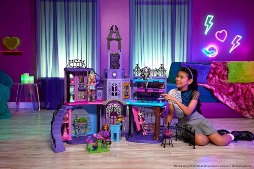 Monster High Doll House, Haunted High School Playset with 7 Play Areas and 35+ Storytelling Pieces Including Furniture and Accessories