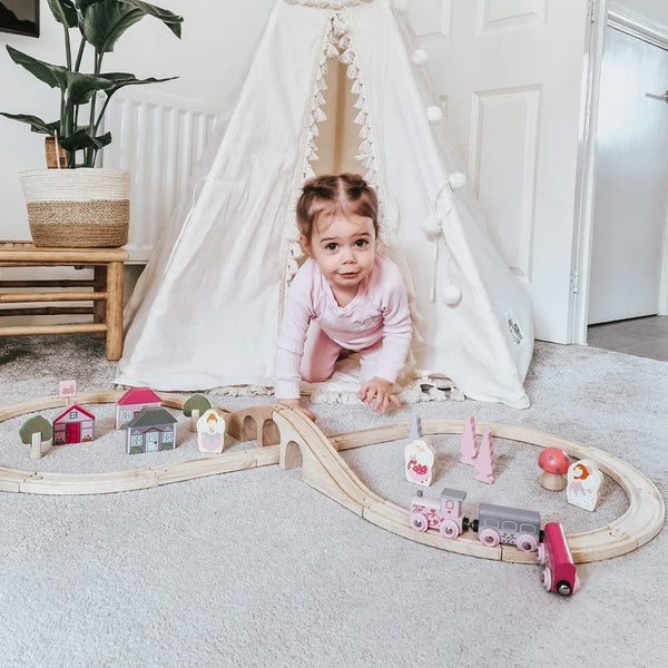 Bigjigs Rail Fairy Figure of Eight Wooden Train Set - 35pc Girls Train Set with Pink Train & Fairy Bigjigs Train Accessories, Quality Princess Toys