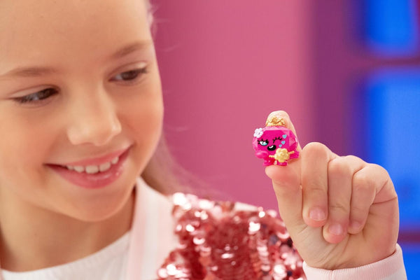 Pinky Promise Gemmy Friends Pretend Play Royal Carriage Mini Set, Surprise Princess Jewelry Toy with 3 Collectible Gemmy Friends and 2 Hairpins, Mix and Match Wearable Gems, Ages 4+