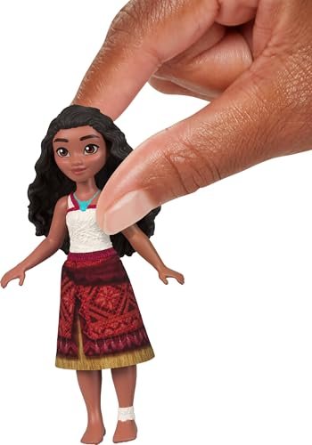 Mattel Disney Moana 2 Toys, Moana’s Canoe Crew Playset with 5 Small Dolls in Signature Outfits & 3 Accessories, Inspired by The Movie