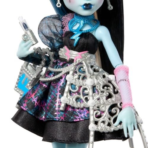 Monster High Scary Sweet Birthday Frankie Stein Doll in Party Dress With Balloon & Gift