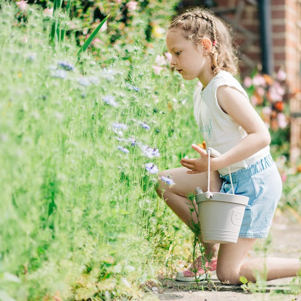 Bigjigs Toys Eco Spade for Kids (Stone Grey) - 20.5cm Wheat Fibre Toy Spade, Quality Sand Toys, Holiday Toys for Toddlers, Sand Shovels